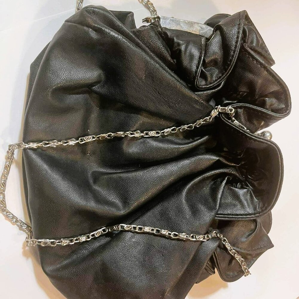 Spring Vintage Black Leather Kiss-Lock Clutch – Silver Frame & Chain